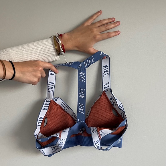 Nike strappy sports bra - Picture 2 of 2